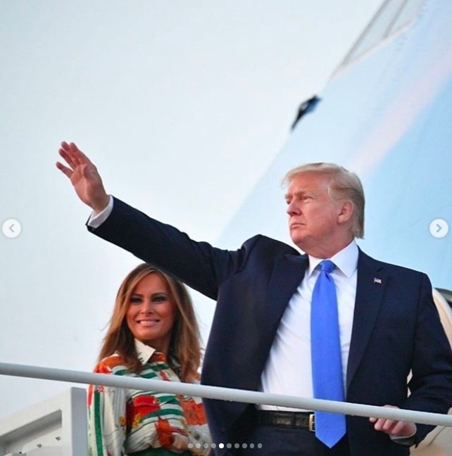 Melania Trump chciała ująć londyńczyków ubierając się w sukienkę z nadrukami...