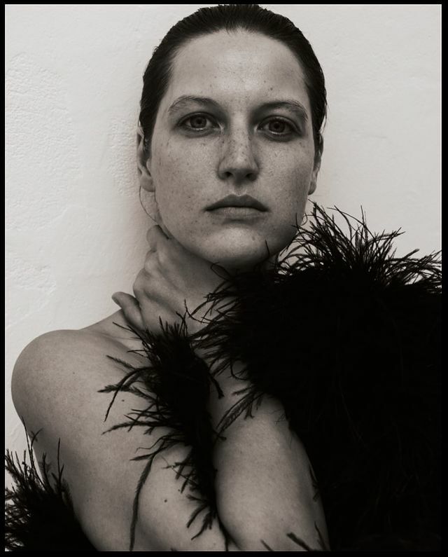 Aleksandra Domańska pozuje TOPLESS z synem! Tak odważnych zdjęć jeszcze nie pokazywała