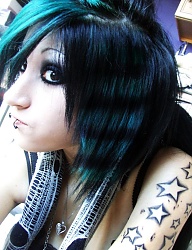 Fryzury Średnie Alternatywne EMO - 393894