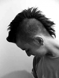 Fryzury Męskie Krótkie Alternatywne Punk Rock - 1098849