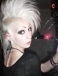 Fryzury Średnie Na co dzień Proste Irokez damski Blond - 1125230