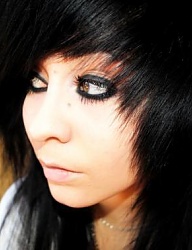 Fryzury Średnie Alternatywne EMO - 710238