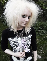 Fryzury Średnie Alternatywne EMO - 25330