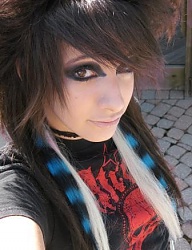 Fryzury Średnie Alternatywne EMO - 717974