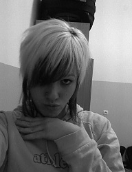 Fryzury Średnie Alternatywne EMO - 67382