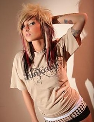 Fryzury Średnie Alternatywne EMO - 812683