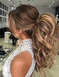 Fryzury Długie Wieczorowe Kręcone Upięcie Blond - 3273857