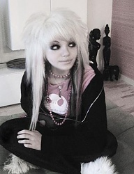 Fryzury Średnie Alternatywne EMO - 33943