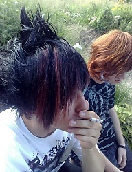 Fryzury Średnie Alternatywne EMO - 239351