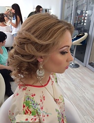 Fryzury Długie Ślubne Kręcone Upięcie Blond - 2735961