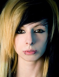 Fryzury Średnie Alternatywne EMO - 980592