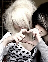 Fryzury Średnie Alternatywne EMO - 367313