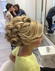 Fryzury Długie Ślubne Kręcone Upięcie Blond - 3045378