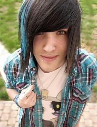 Fryzury Średnie Alternatywne EMO - 705595
