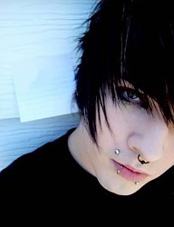 Fryzury Średnie Alternatywne EMO - 708582