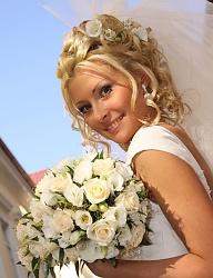 Fryzury Średnie Ślubne - 824783