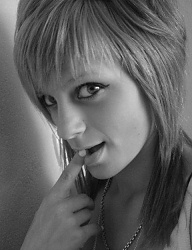 Fryzury Średnie Alternatywne EMO - 30605
