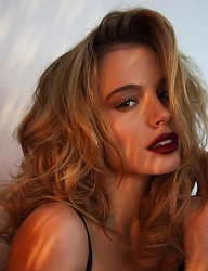 Fryzury Długie Wieczorowe Kręcone Rozpuszczone Blond - 2176382