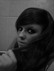 Fryzury Średnie Alternatywne EMO - 44741