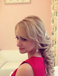 Fryzury Długie Wieczorowe Kręcone Upięcie Blond - 2718941