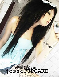Fryzury Średnie Alternatywne EMO - 235657