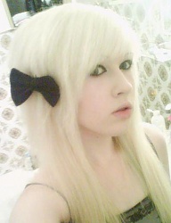 Fryzury Średnie Alternatywne EMO Blond - 1095231