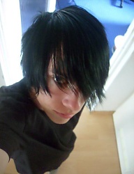 Fryzury Średnie Alternatywne EMO - 30491