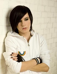 Fryzury Średnie Alternatywne EMO - 704770
