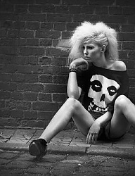 Fryzury Średnie Alternatywne Punk Rock - 680828