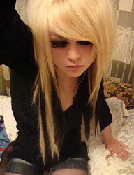 Fryzury Średnie Alternatywne EMO - 811785