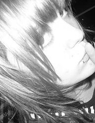 Fryzury Średnie Alternatywne EMO - 24713