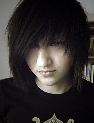 Fryzury Średnie Alternatywne EMO - 367769