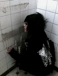 Fryzury Średnie Alternatywne EMO - 700249