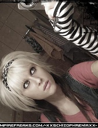 Fryzury Średnie Alternatywne EMO - 832650