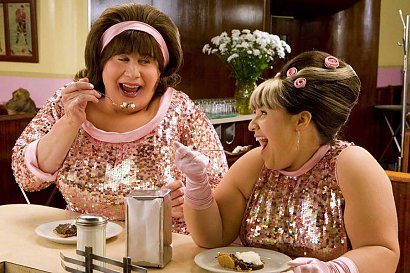 Tracy i Edna Turnblad z musikalu Hairspray. Nic nie definiowało lata 60-te lepiej jak wielkie włosy