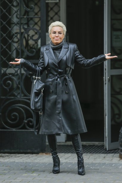 Blanka Lipińska zaprezentowała się w czarnym skórzanym płaszczu