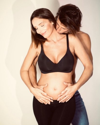 Aktorka wstawiła zdjęcie z gołym ciążowym brzuszkiem!