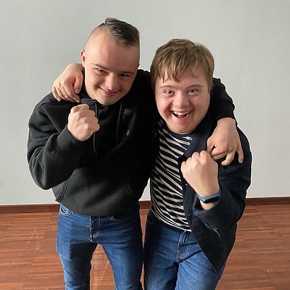 Widać, że wiele ich łączy i dobrze się ze sobą bawią.