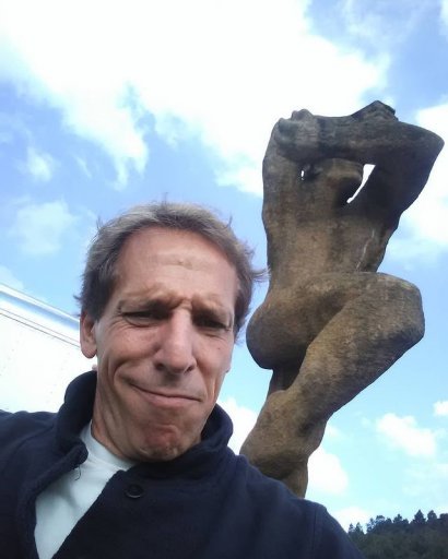Często także wrzuca selfie oraz...