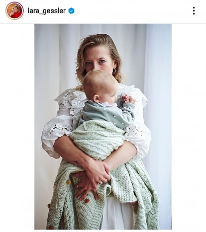 Lara Gessler zrobiła swojej córeczce prawdziwe, kąpielowe spa na tarasie.