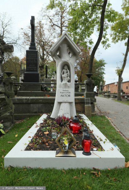 Skromny i piękny nagrobek...
