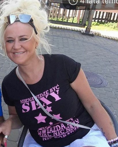 Agnieszka Kotońska  zszokowała wszystkich zdjęciami, na których pozuje w żółtych, spalonych blond włosach. Fotki pochodzą sprzed lat, gdy zaczynała przygodę z mediami.