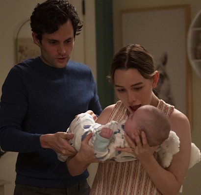 Penn Badgley i Victoria Pedretti wcielają się w główne role w serialu.