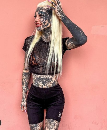 Jej ciało w 98% pokryte jest tatuażami! Nie uwierzysz, jak wyglądała bez nich!