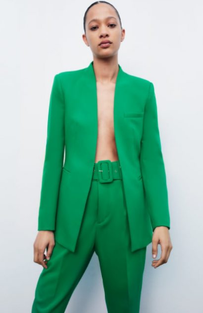 Zielony garnitur to totalny trend! Nie tylko dlatego, że garnitur ma wiele fanek, ale również dlatego, że jest w modnym kolorze.
