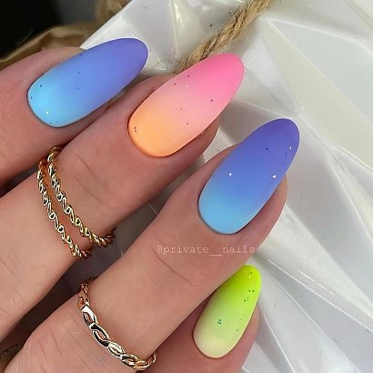 Zobacz najpiękniejsze kolorowe paznokcie!