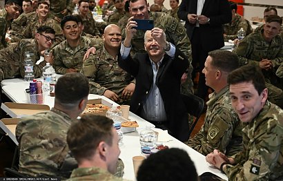 Następnie Joe Biden spotkał się z żołnierzami amerykańskiej 82. dywizji powietrznodesantowej stacjonującymi w Rzeszowie jako wzmocnienie wschodniej granicy NATO.