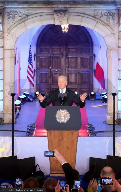 Joe Biden przemawiał przed Pałacem Prezydenckim! Widzowie wypatrzyli ważny szczegół i... od razu zrobili memy. Znajdziecie je w naszej galerii!