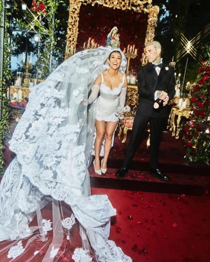 W ten weekend odbył się huczny ślub Kourtney Kardashian i Travisa Barkera w e włoskim Portofino!