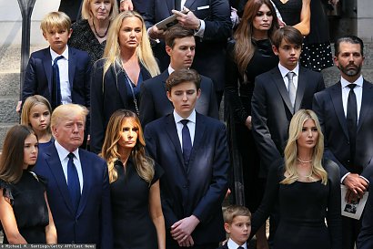 Ivana Trump doczekała się trójki dzieci: Ivanka Trump, Donald Trump Jr., Eric Trump i to ostatnie z dzieci powiadomiło prasę o śmierci matki.